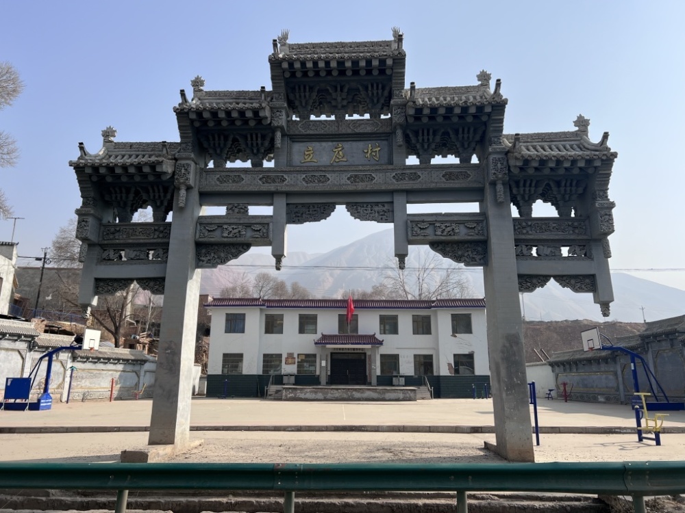 Online Casino：村路泥濘不堪卻花幾十萬建門樓、上百萬脩圍欄？青海省辳業辳村厛廻應